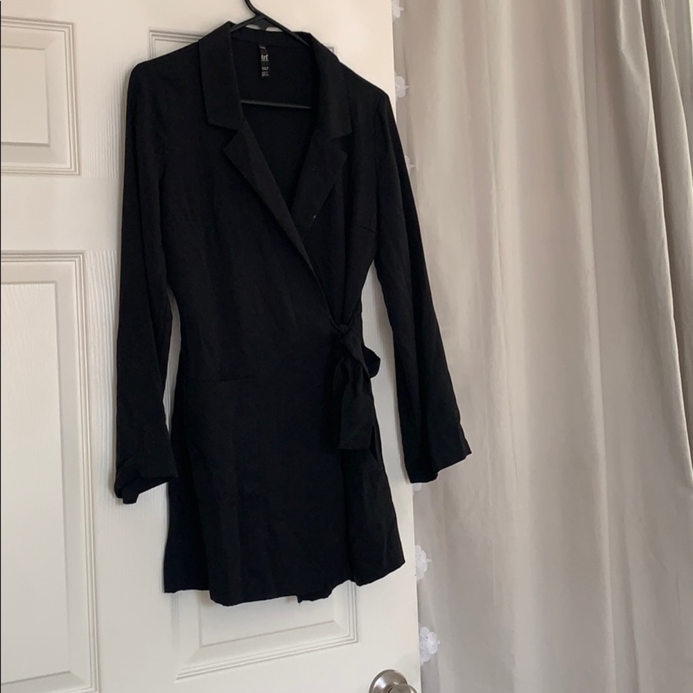 Classy blazer dress worn ONCE 👁✨